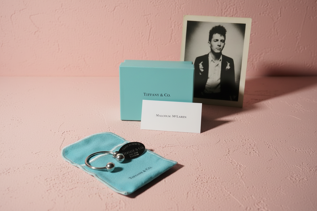 Tiffany keyring set powder pink lime plaster background